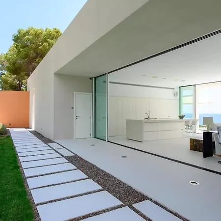Stylish With Infinity Pool *